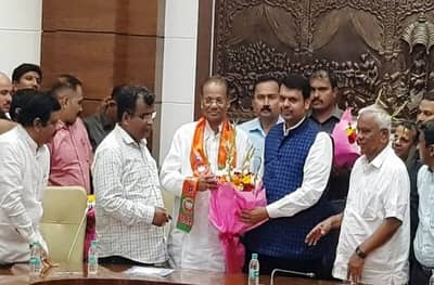माजी कॅबिनेट मंत्र्याचा शेकडो कार्यकर्त्यांसह भाजपात प्रवेश