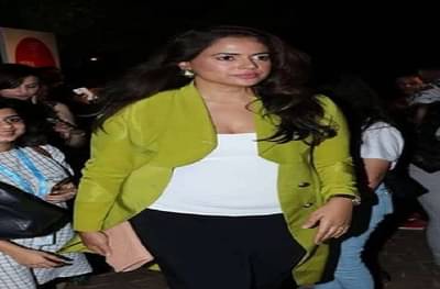 रेस 3 मधील ही अभिनेत्री 38 व्या वर्षी पुन्हा आई होणार