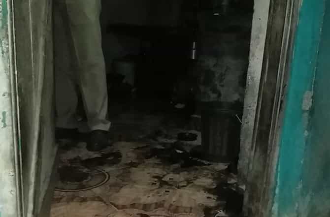 घरात स्टोव्हने पेट घेतल्याने पती-पत्नीसह दोन वर्षाची चिमुरडी गंभीर जखमी