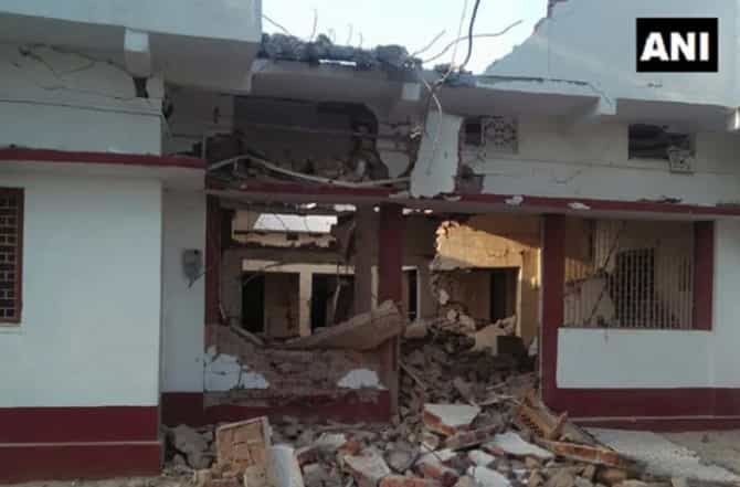 भाजप नेत्याचं घर नक्षलवाद्यांनी डायनामाईटने उडवलं