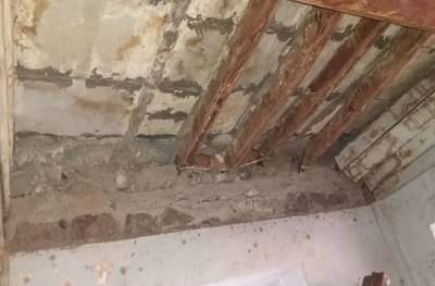 सोलापुरात शाळेच्या इमारतीचा भाग कोसळला, विद्यार्थी बचावले