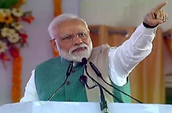मोदींचा ‘मेड इन अमेठी’ रायफलवरुन राहुल गांधीवर निशाणा