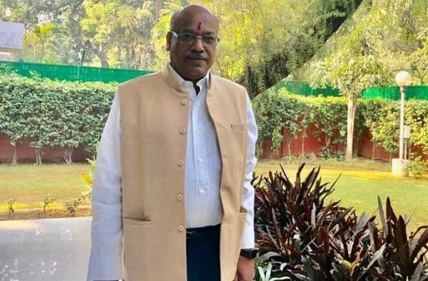 अकोल्याचे खासदार संजय धोत्रे यांना हृदयविकाराचा झटका