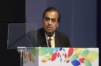 भारतातील सर्वात श्रीमंत व्यक्ती असलेले मुकेश अंबानी जगातील टॉप-10 श्रीमंतांच्या यादीतून बाहेर!