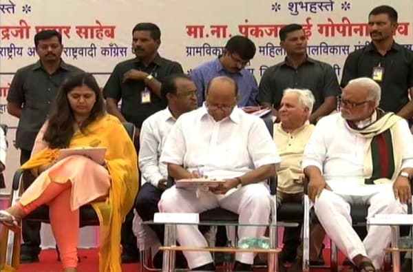 पंकजांसमोर पवारांनी मुंडेंची जन्म तारीख सांगितली