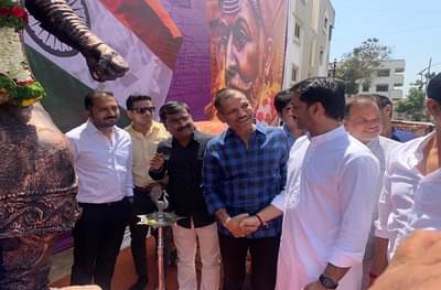 पार्थ पवार आणि लक्ष्मण जगतापांच्या भेटीने भुवया उंचावल्या