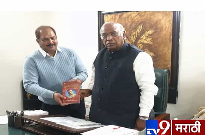 प्रवीण गायकवाड खर्गेंच्या भेटीला, पुण्यासाठी दिल्लीत फिल्डिंग