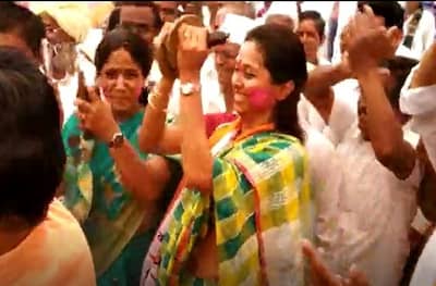 सुप्रिया सुळे यांचा हलगीवर ठेका