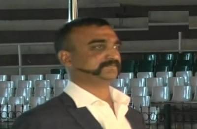 ढाण्या वाघाची ग्रँड एण्ट्री! विंग कमांडर अभिनंदन पिस्तुलसह मायभूमीत!