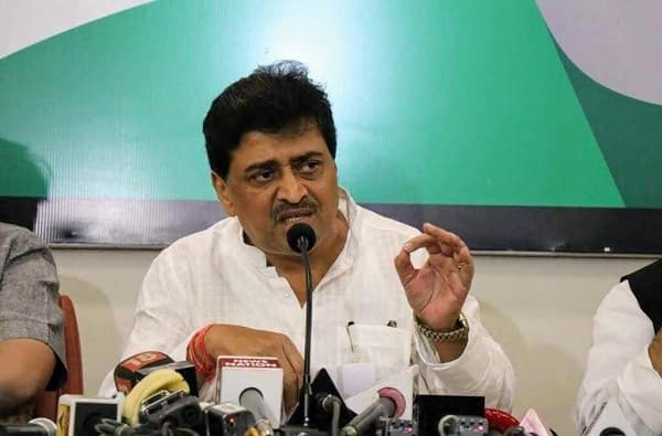गटबाजी चव्हाट्यावर, अशोक चव्हाण राजीनाम्याच्या मनस्थितीत?