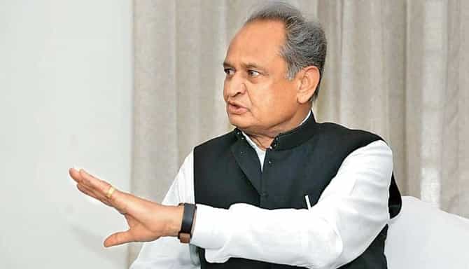 Rajasthan Crisis: मुख्यमंत्री गहलोत समर्थकांवर आयकर छापे, दिल्ली ते राजस्थानपर्यंत धाडी