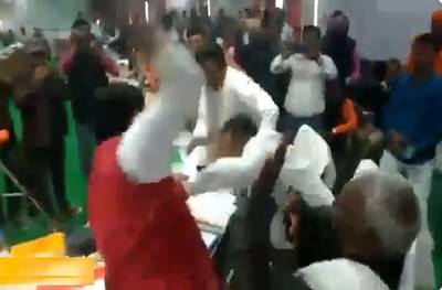 नाव लिहिण्यावरुन वाद, भाजप खासदाराने आमदाराला बुटाने झोडपलं