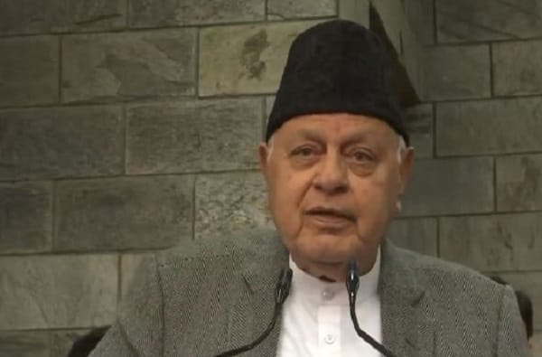 पुलवामा हल्ल्यातील 40 शहिदांच्या संख्येवर मला संशय : अब्दुल्ला पुलवामा हल्ल्यातील 40 शहिदांच्या संख्येवर मला संशय : अब्दुल्ला