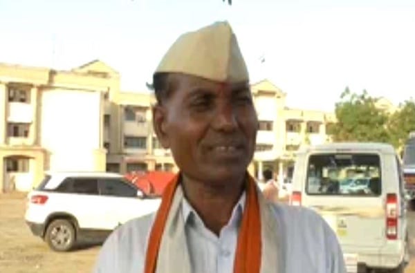 आईचं मंगळसूत्र गहाण ठेऊन निवडणुकीच्या रिंगणात, आतापर्यंत 30 वेळा पराभव आईचं मंगळसूत्र गहाण ठेऊन निवडणुकीच्या रिंगणात, आतापर्यंत 30 वेळा पराभव