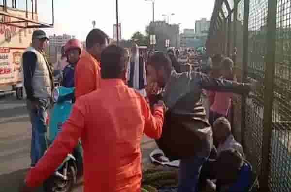लखनऊमध्ये काश्मिरी विक्रेत्यांना विश्व हिंदू दलाकडून मारहाण