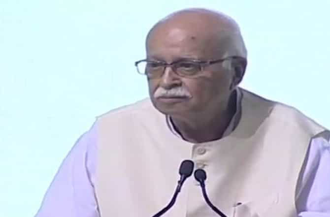पहिल्या यादीतून अडवाणींना डच्चू, गांधीनगरमधून या बड्या नेत्याला संधी