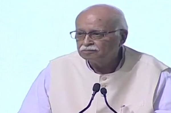 पहिल्या यादीतून अडवाणींना डच्चू, गांधीनगरमधून या बड्या नेत्याला संधी