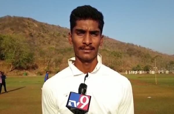 8 व्या नंबरवर येऊन 6 चेंडूत 6 सिक्सर, शेतकऱ्याच्या पोराची कमाल!