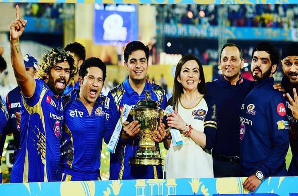 रोहितच्या साथीला युवराज, चौथ्यांदा चॅम्पियन होण्यासाठी मुंबई इंडियन्स सज्ज रोहितच्या साथीला युवराज, चौथ्यांदा चॅम्पियन होण्यासाठी मुंबई इंडियन्स सज्ज