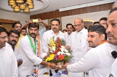 पवारांचा नगरमध्ये जाऊन भाजपला दे धक्का, शिवाजी कर्डिलेंचे पुतणे राष्ट्रवादीत