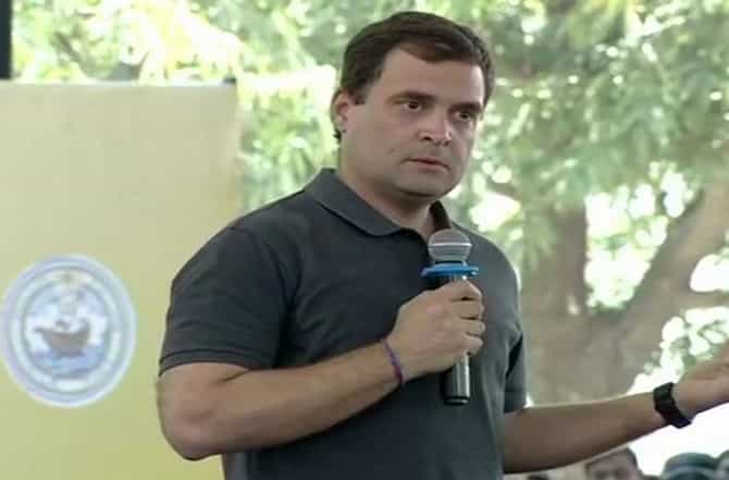 VIDEO : राहुल गांधी म्हणाले सर म्हणू नका, विद्यार्थ्यांनी राहुल म्हणून हाक मारली