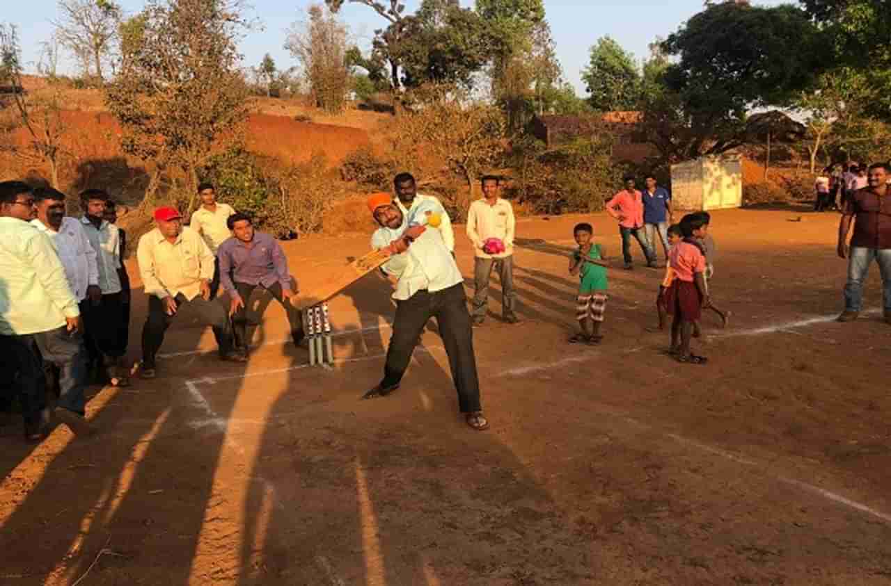 बॉलरचा पत्ता नाही, पण राजू शेट्टींची जोरदार बॅटिंग