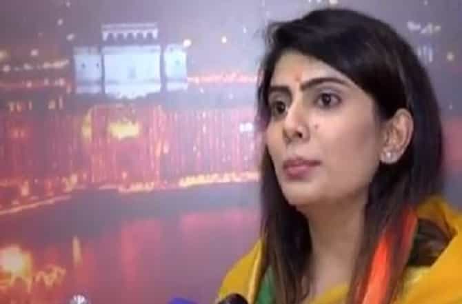 या प्रसिद्ध क्रिकेटरच्या पत्नीचा भाजपमध्ये प्रवेश