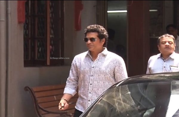 सचिन तेंडुलकर शरद पवारांच्या घरी, अर्धा तासाच्या भेटीत काय ठरलं? सचिन तेंडुलकर शरद पवारांच्या घरी, अर्धा तासाच्या भेटीत काय ठरलं?