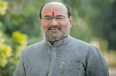 काकांचा अर्ज भरताना दादांचं राजू शेट्टी, जयंत पाटलांवर टीकास्त्र