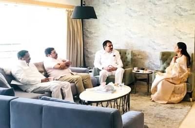 इंदापुरात दगाफटक्याची भीती, सुप्रिया सुळेंची हर्षवर्धन पाटलांसोबत बैठक