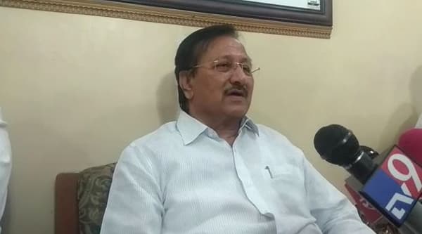 राष्ट्रवादीविरोधात बंडखोरी केलेल्या मोहिते पाटील गटाच्या जिल्हा परिषद सदस्यांची जिल्हाधिकाऱ्यांसमोर सुनावणी