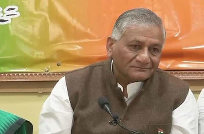 मच्छर खूप होते, HIT ने मारले, आता झोपू की मोजत बसू?: व्ही. के. सिंह