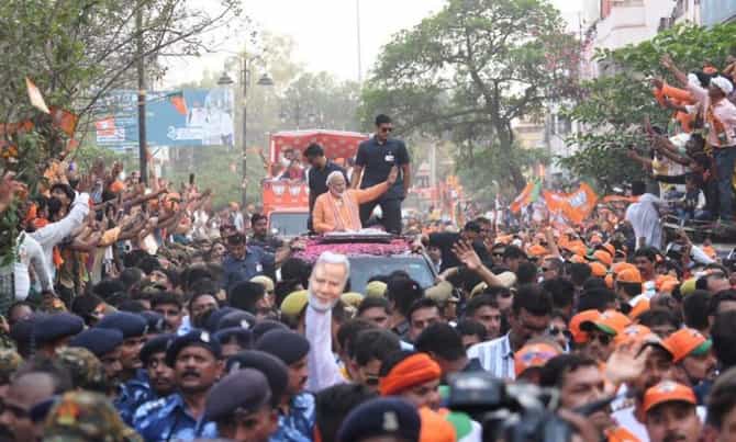 LIVE : वाराणसीतून मोदींचा अर्ज दाखल