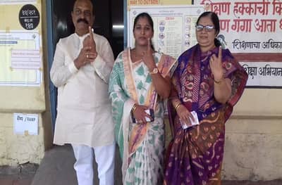 साडीवर कमळाचे चित्र, सांगलीच्या महापौर अडचणीत!