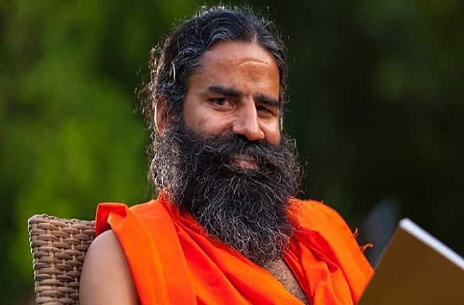 प्रज्ञा ठाकूर दहशतवादी नाही, राष्ट्रवादी महिला आहे : बाबा रामदेव