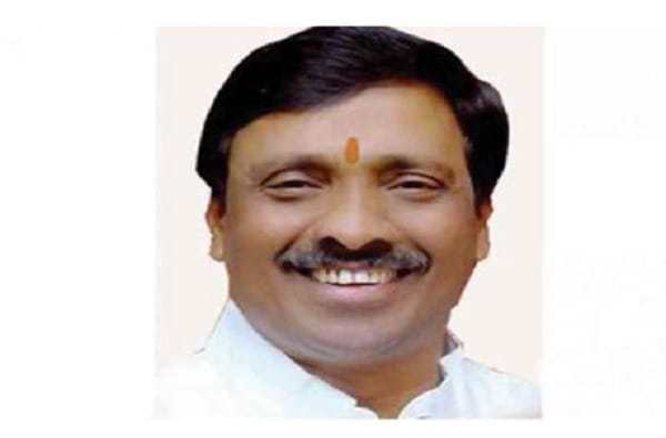 खंबाटा प्रकरण: बंधूंकडून नीट माहिती घेऊन आरोप करा, विनायक राऊतांचं राणेंना उत्तर खंबाटा प्रकरण: बंधूंकडून नीट माहिती घेऊन आरोप करा, विनायक राऊतांचं राणेंना उत्तर