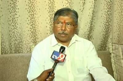 Corona | मास्क आणि हॅन्ड वॉश रेशन दुकानातून द्या : चंद्रकांत पाटील