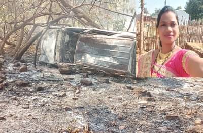 नक्षलींचा पुन्हा हैदोस, बोलेरोतून उतरवून महिला पोलिंग अधिकाऱ्यावर गोळीबार