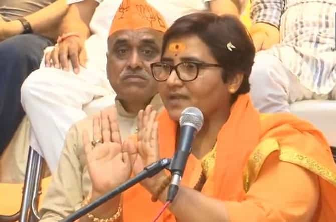 भोपाळमधील डमी उमेदवार प्रज्ञा ठाकूर यांचा उमेदवारी अर्ज मागे