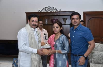 मुंडे साहेब म्हणाले होते, माझ्या मुलींची काळजी घ्या, आम्ही दोन्ही राजे मुंडे भगिनींच्या पाठिशी