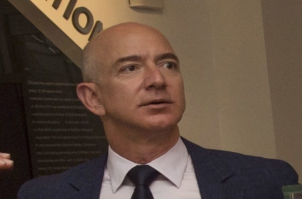 Amazon वर ऑर्डर केलेला फोन मिळालाच नाही, मुंबईच्या पठ्ठ्याच्या तक्रारीची थेट CEO बेजोस यांच्याकडून दखल