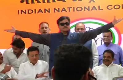 भाजप सोडताना शत्रुघ्न सिन्हांनी उल्लेख केलेले नानाजी देशमुख कोण?