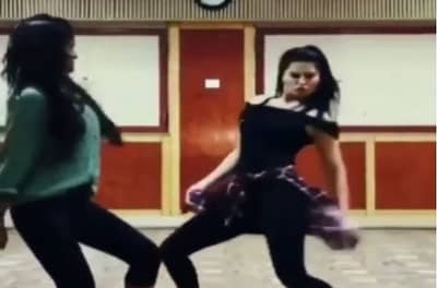 VIDEO : सपना चौधरीच्या गाण्यावर सनी लिओनीचा नागिन डान्स