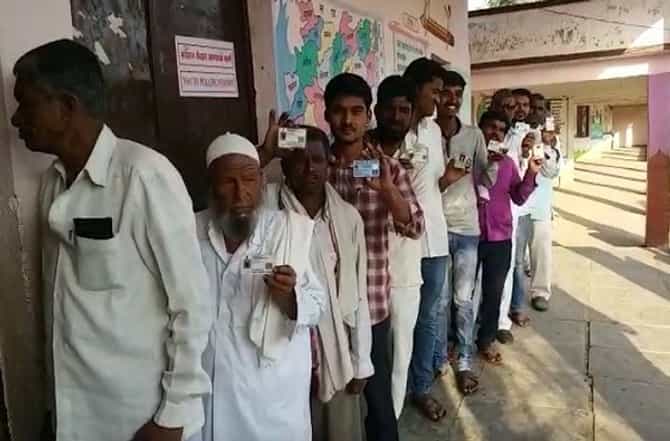 लोकसभा निवडणुकीच्या तिसऱ्या टप्प्यात 14 मतदार संघांत 61.30 टक्के मतदान