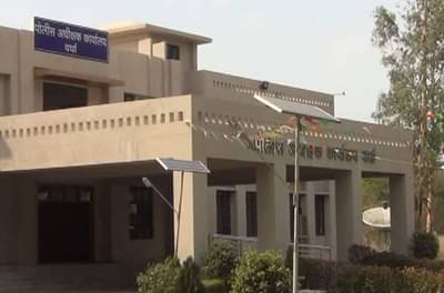 छापा टाकायला गेलेल्या 2 पोलीस कर्मचार्यांवरच जबरी चोरीचा गुन्हा