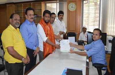 सुजय विखेंचा अर्ज मागेच राहिला, गोंधळानंतर गाडीत अर्ज भरला, कर्डिलेही हजर