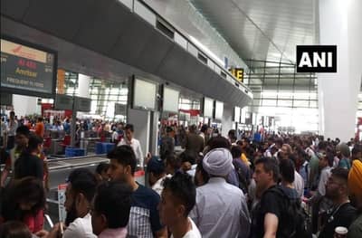 एअर इंडियाचा सर्व्हर डाऊन, मुंबईसह अन्य विमानतळावर प्रवाशांचा खोळंबा