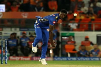 IPL : जोसेफची पदार्पणात भेदक गोलंदाजी, 12 वर्षांपूर्वीचा रेकॉर्ड तोडला!