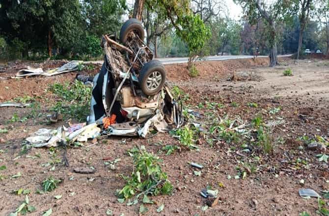 नक्षलवाद्यांचा भाजपच्या ताफ्यावर हल्ला, आमदारासह पाच जवान शहीद