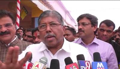 पवारांनी स्वतःच्या मुलीसाठी नातवाला मावळात ढकललं : चंद्रकांत पाटील